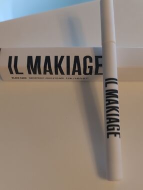 IL MAKIAGE Waterproof Liquid Eyeliner In Black Card